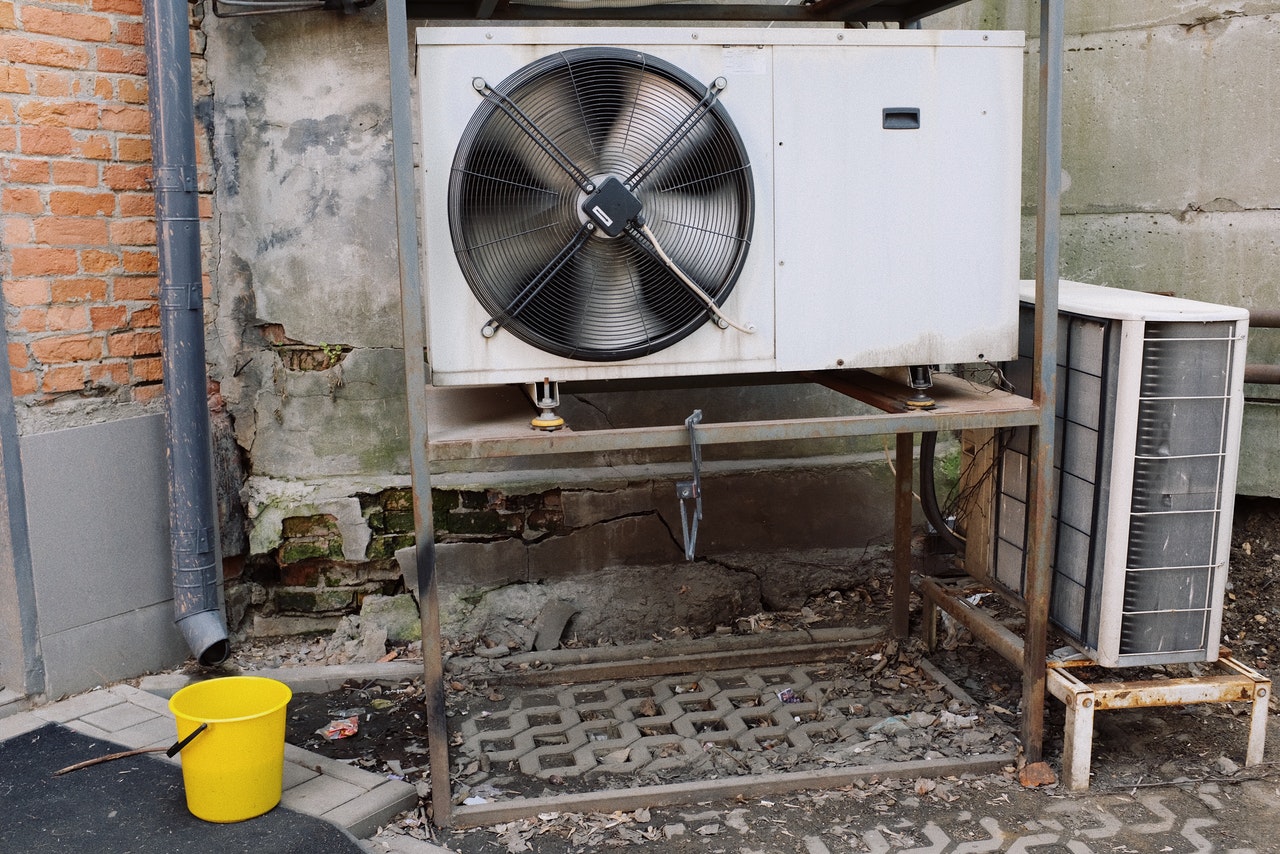 Common Signs You Should Replace Your HVAC Unit